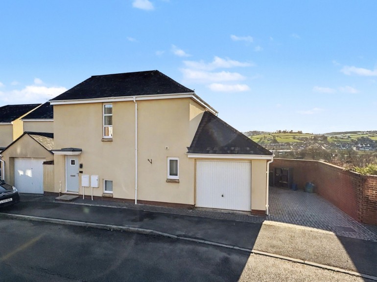 Oakfields, Tiverton, EX16